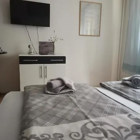 Hill Apartment *